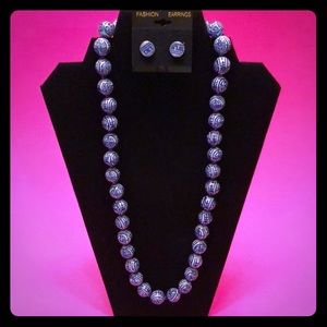 Necklace and earring set